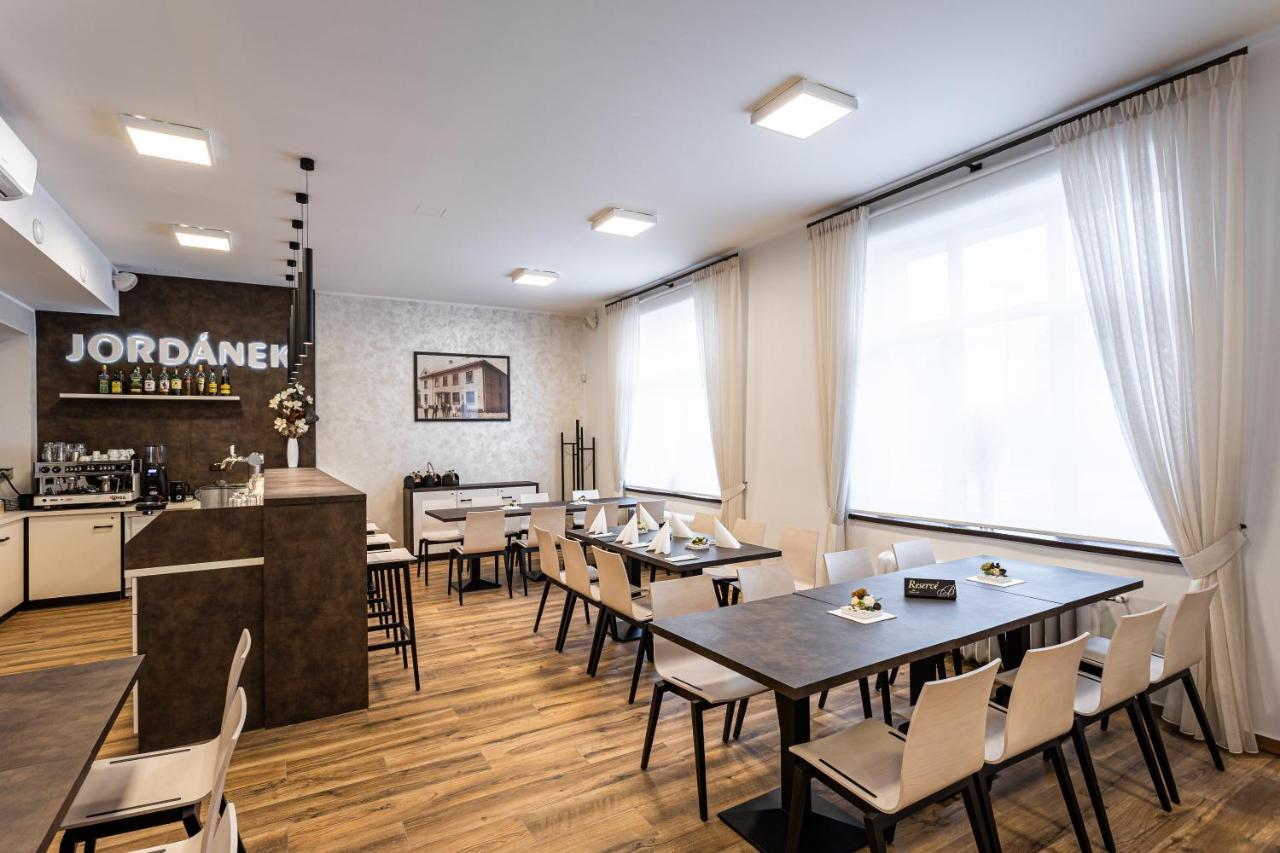 Hotel Jordanek Opočno Екстериор снимка