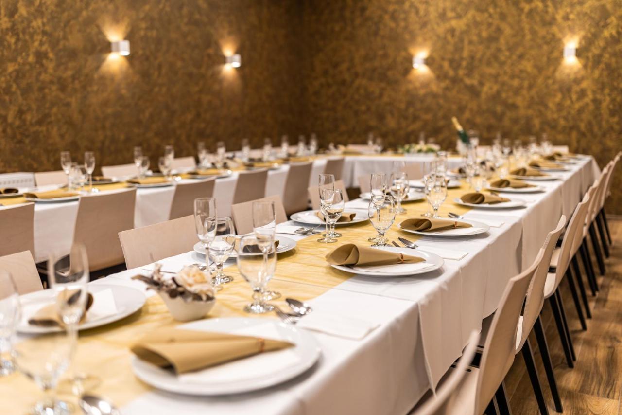 Hotel Jordanek Opočno Екстериор снимка