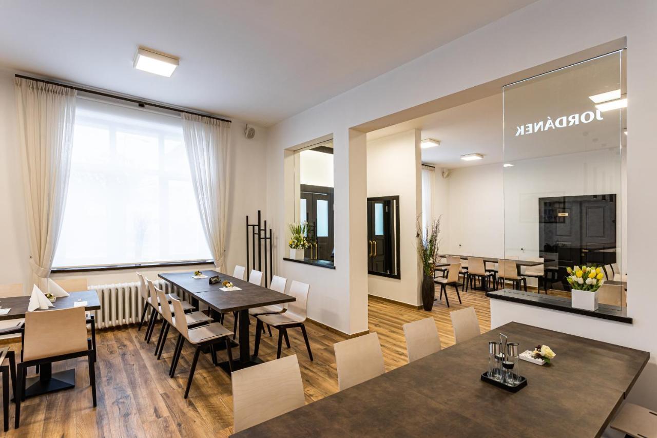 Hotel Jordanek Opočno Екстериор снимка