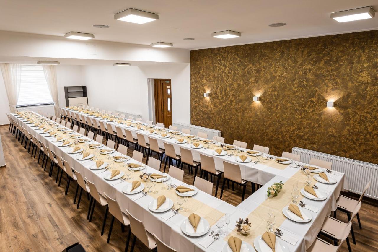 Hotel Jordanek Opočno Екстериор снимка