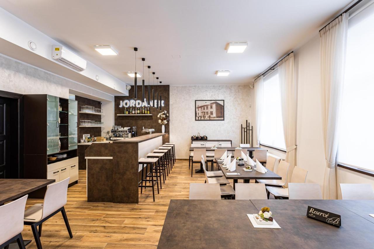 Hotel Jordanek Opočno Екстериор снимка