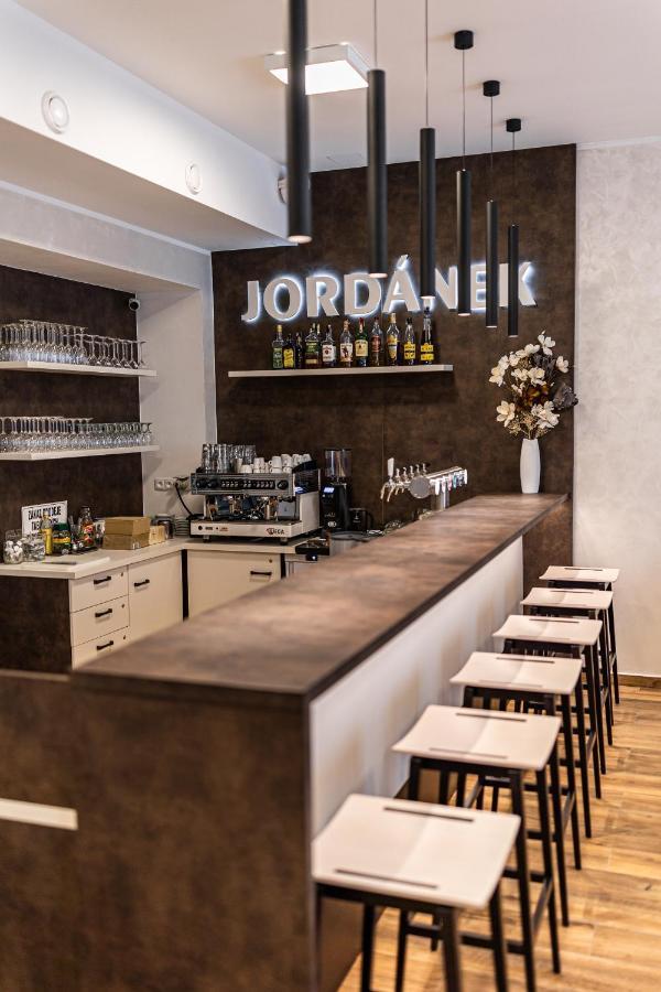 Hotel Jordanek Opočno Екстериор снимка