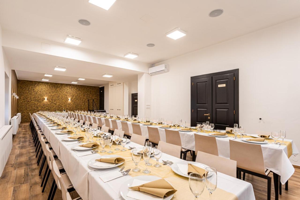 Hotel Jordanek Opočno Екстериор снимка