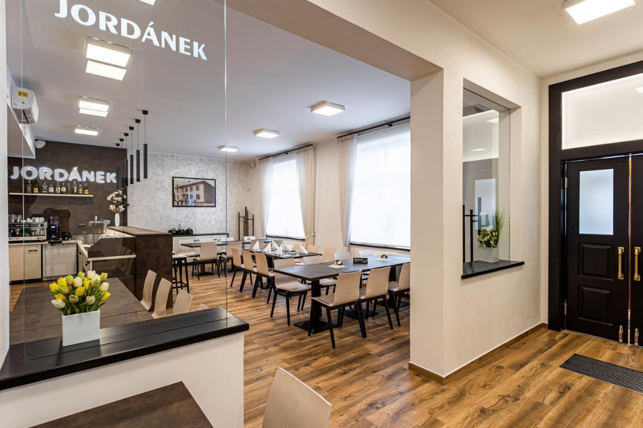 Hotel Jordanek Opočno Екстериор снимка