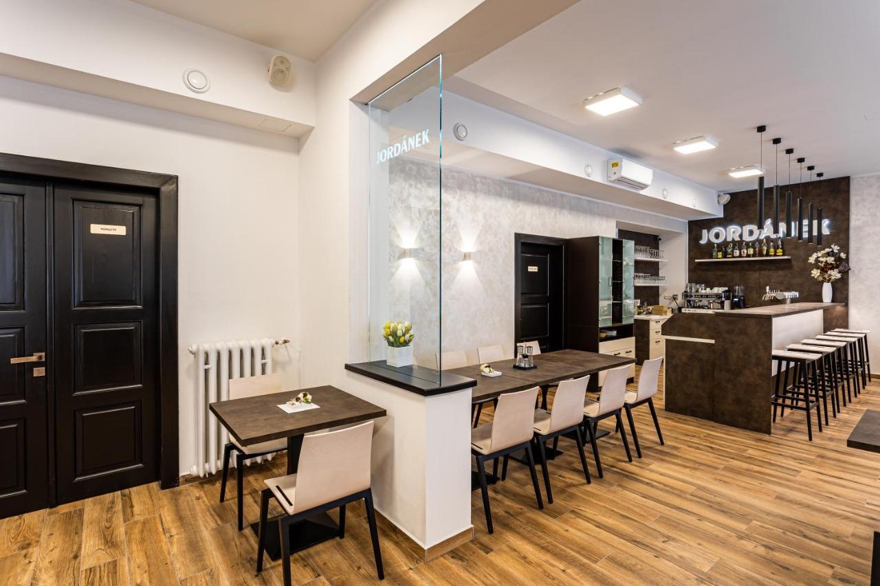 Hotel Jordanek Opočno Екстериор снимка