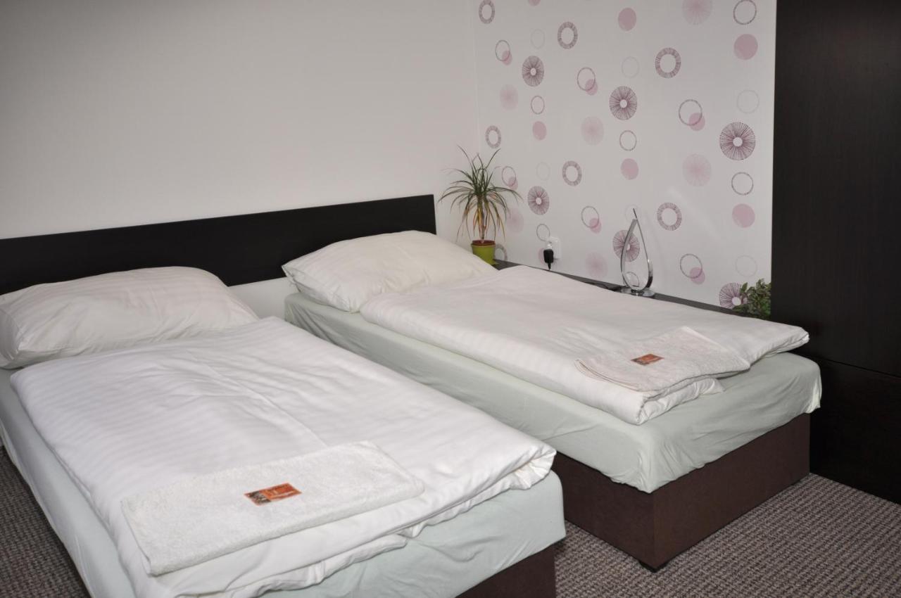 Hotel Jordanek Opočno Екстериор снимка