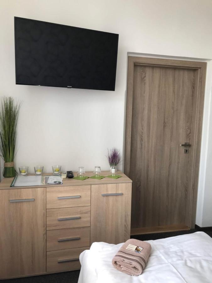 Hotel Jordanek Opočno Екстериор снимка