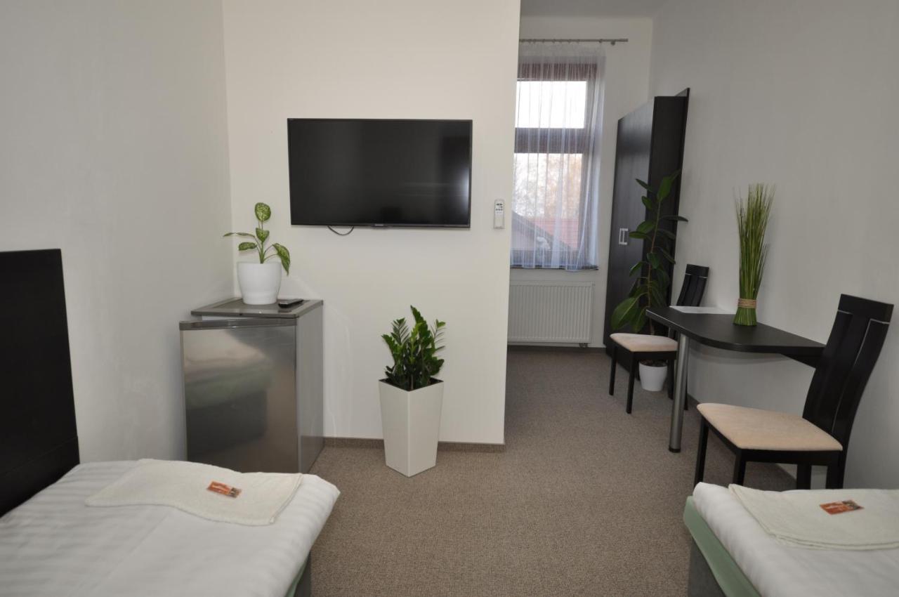 Hotel Jordanek Opočno Екстериор снимка