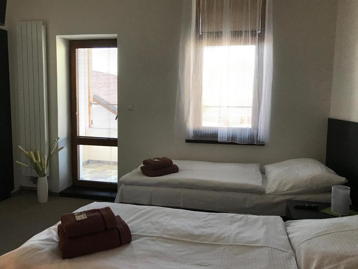 Hotel Jordanek Opočno Екстериор снимка