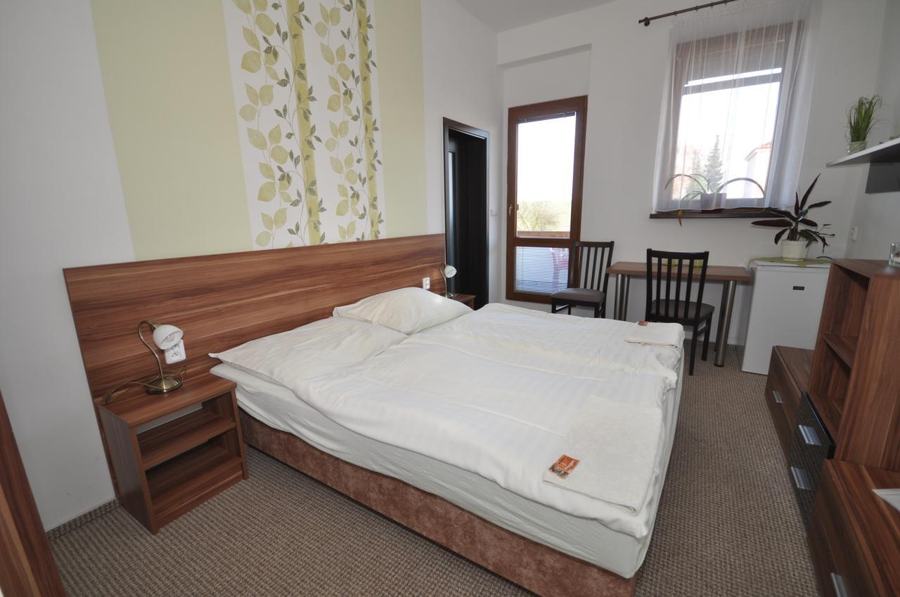 Hotel Jordanek Opočno Екстериор снимка