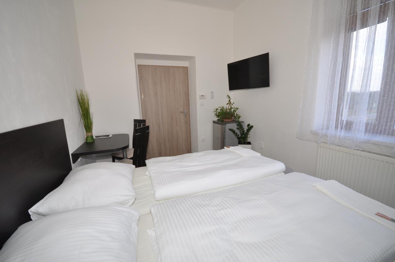 Hotel Jordanek Opočno Екстериор снимка