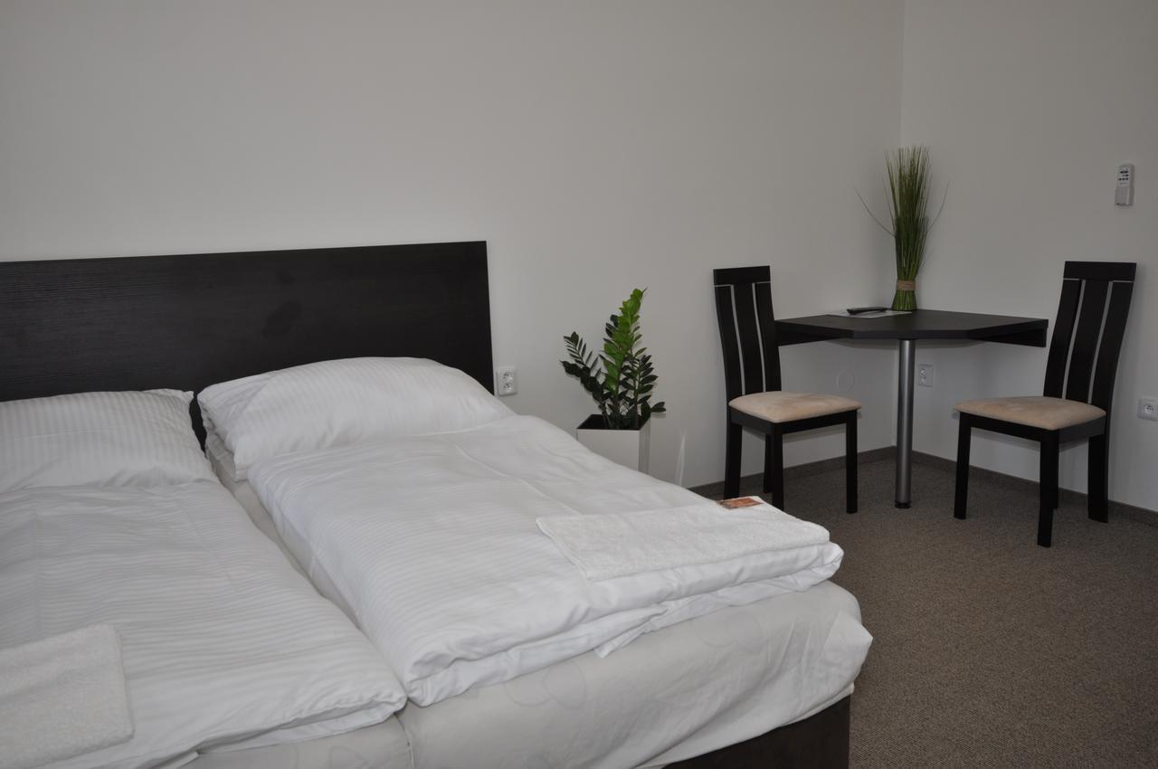 Hotel Jordanek Opočno Екстериор снимка