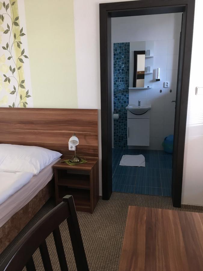 Hotel Jordanek Opočno Екстериор снимка