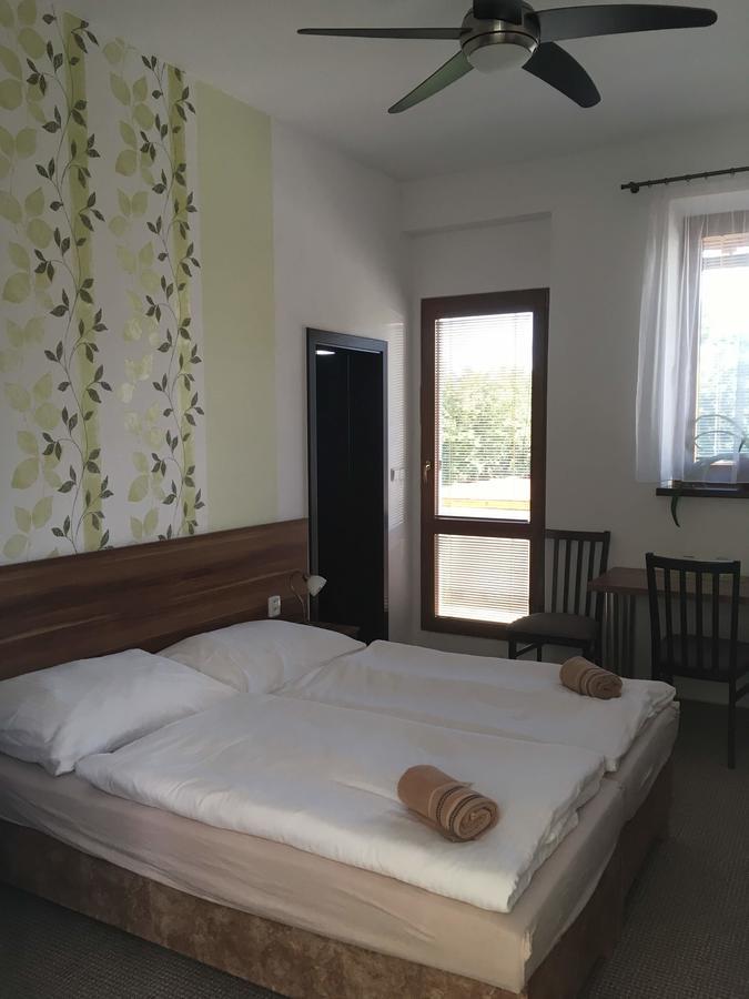 Hotel Jordanek Opočno Екстериор снимка