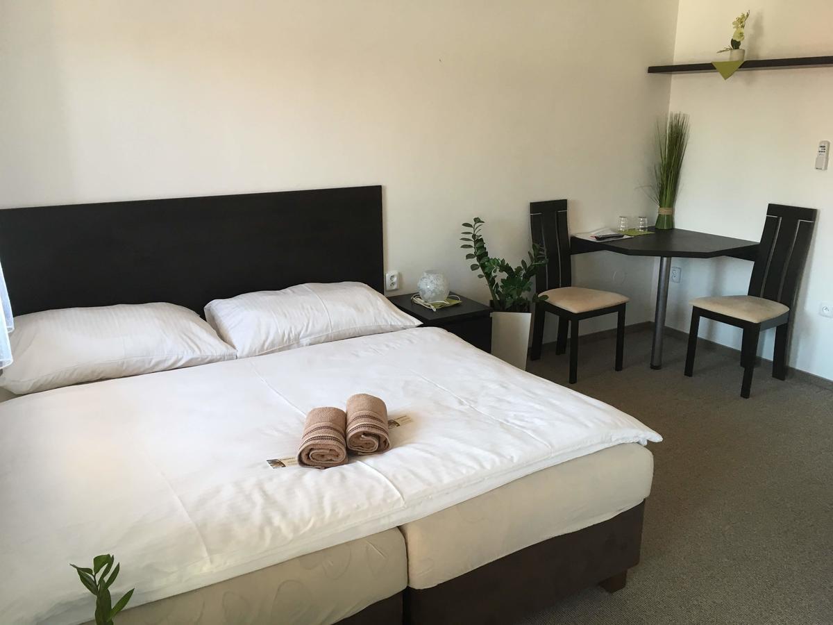 Hotel Jordanek Opočno Екстериор снимка