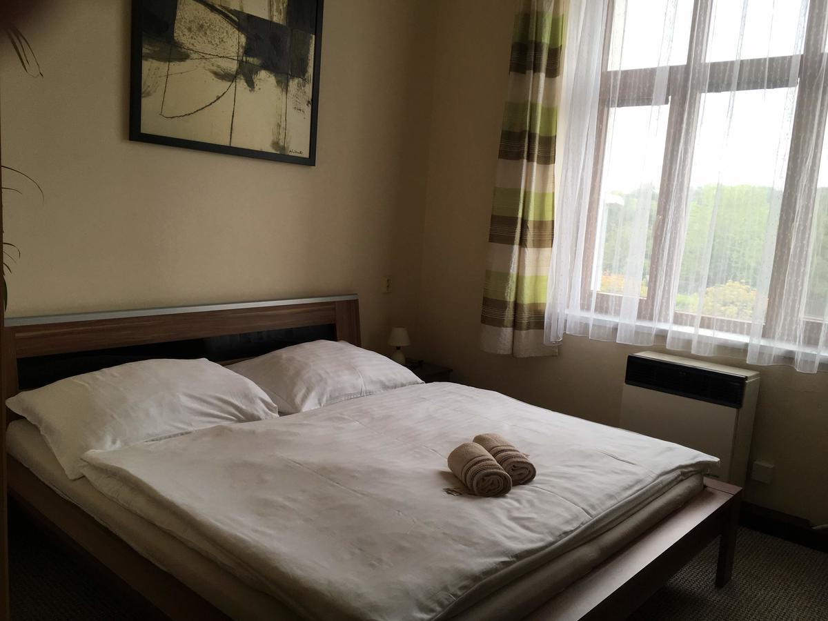 Hotel Jordanek Opočno Екстериор снимка